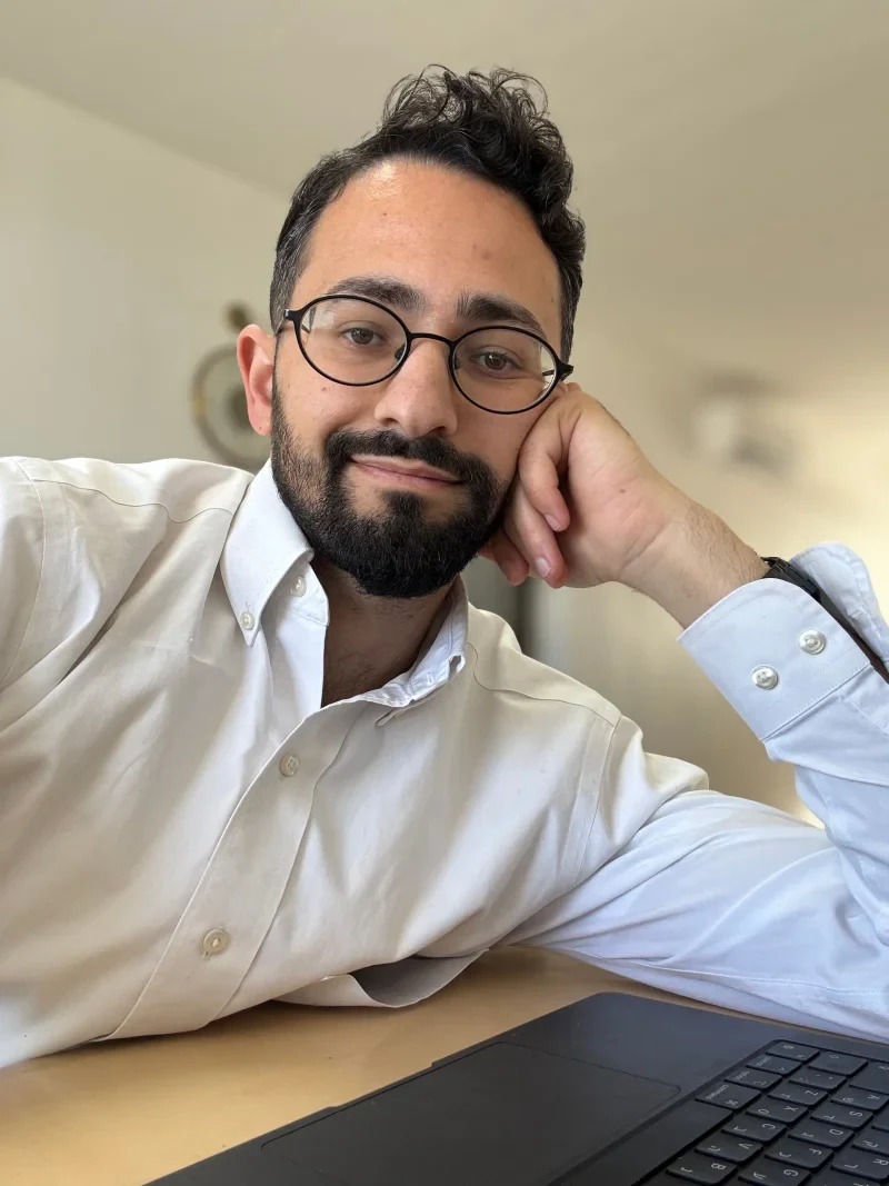 אחיה - מומחה לבניית בוטים ואוטומציות לעסקים